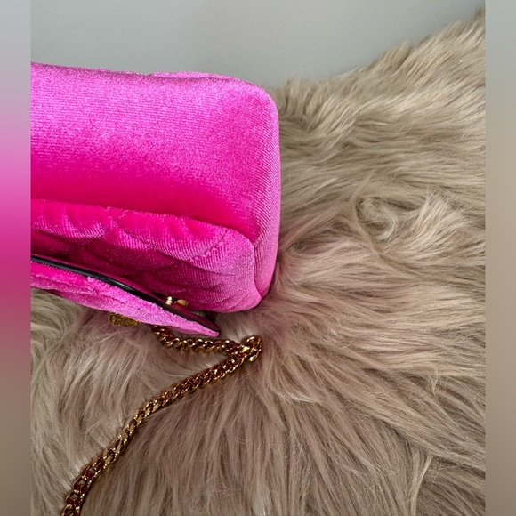 Authentic New Versace La Medusa Velvet Hot Pink Quilted Crossbody - Picture 6 of 8